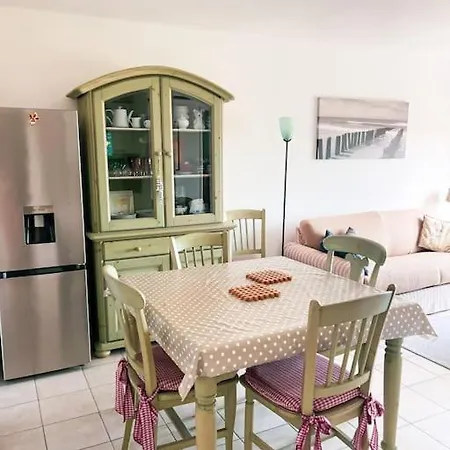 Vue A 200m Des Plages De Juans Les Pins アパート アンティーブ